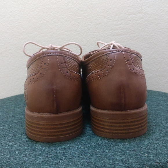 🆕 Casual Oxford Brogue Shoe - Picture 4 of 8